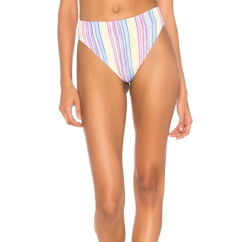 Indah Bikini - Picture 2 of 5